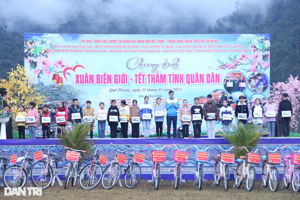 Xuân biên giới - Tết thắm tình quân dân - 5 Xuân biên giới - Tết thắm tình quân dân - 5