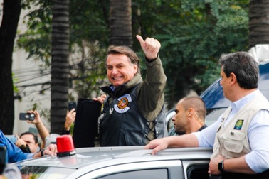 Gần 500.000 người chết, Tổng thống Brazil vẫn quyết phản đối đeo khẩu trang