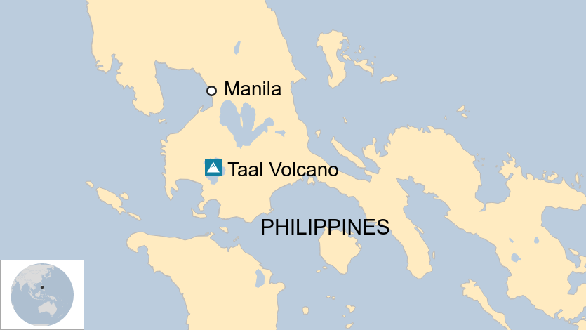 Núi lửa Philippines phun trào dung nham đỏ rực, dân khốn khổ vì tro bụi dày đặc - 1 Núi lửa Philippines phun trào dung nham đỏ rực, dân khốn khổ vì tro bụi dày đặc - 1