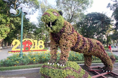 12 con giáp khổng lồ mừng Tết Mậu Tuất tại Hà Nội