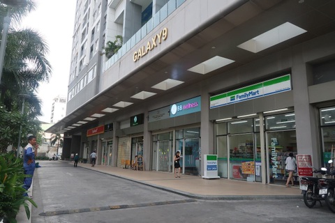 Công an triệu tập người đàn ông sàm sỡ bé gái trong thang máy lên làm việc