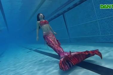 Thiếu nữ Hà Nội chi số tiền lớn để theo đuổi ước mơ làm nàng tiên cá