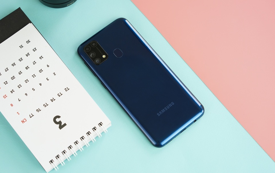 Samsung sắp ra smartphone pin gần 7.000mAh - 1 Samsung sắp ra smartphone pin gần 7.000mAh - 1