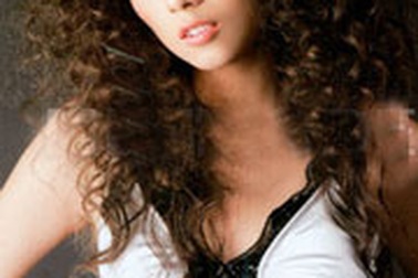 Hoàng Yến và những bước đầu tiên trên sàn diễn 