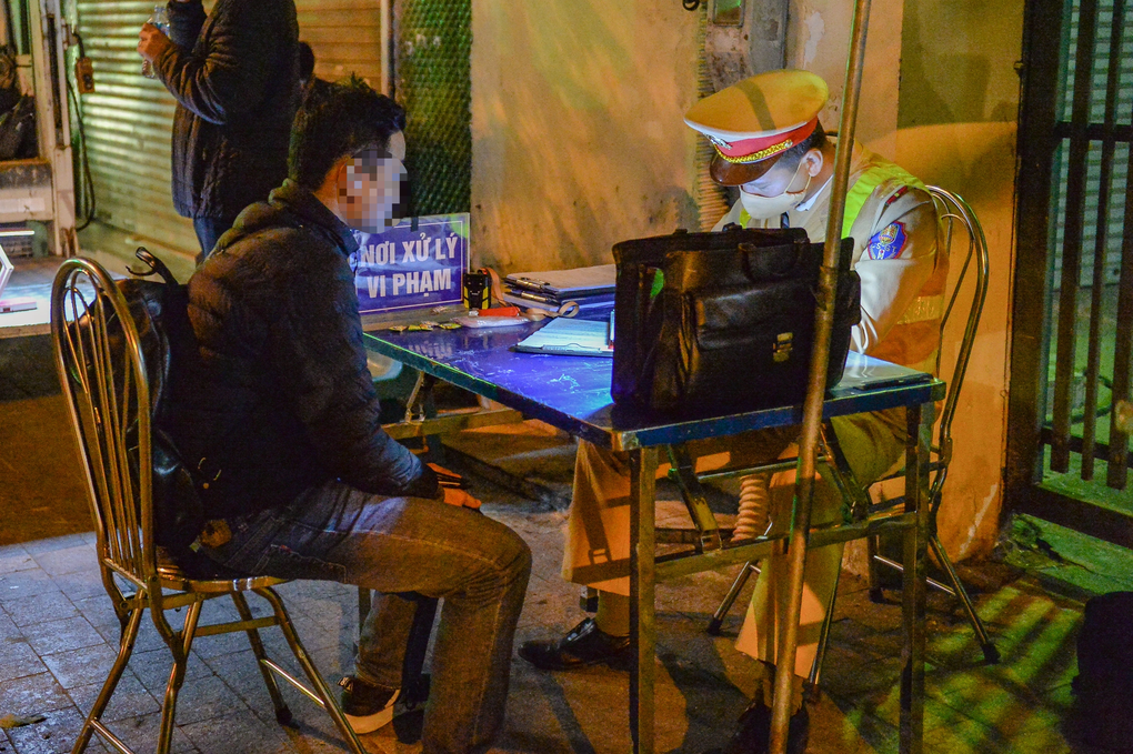 Tài xế vi phạm nồng độ cồn nói uống 4-5 chén mừng Xuân - 4