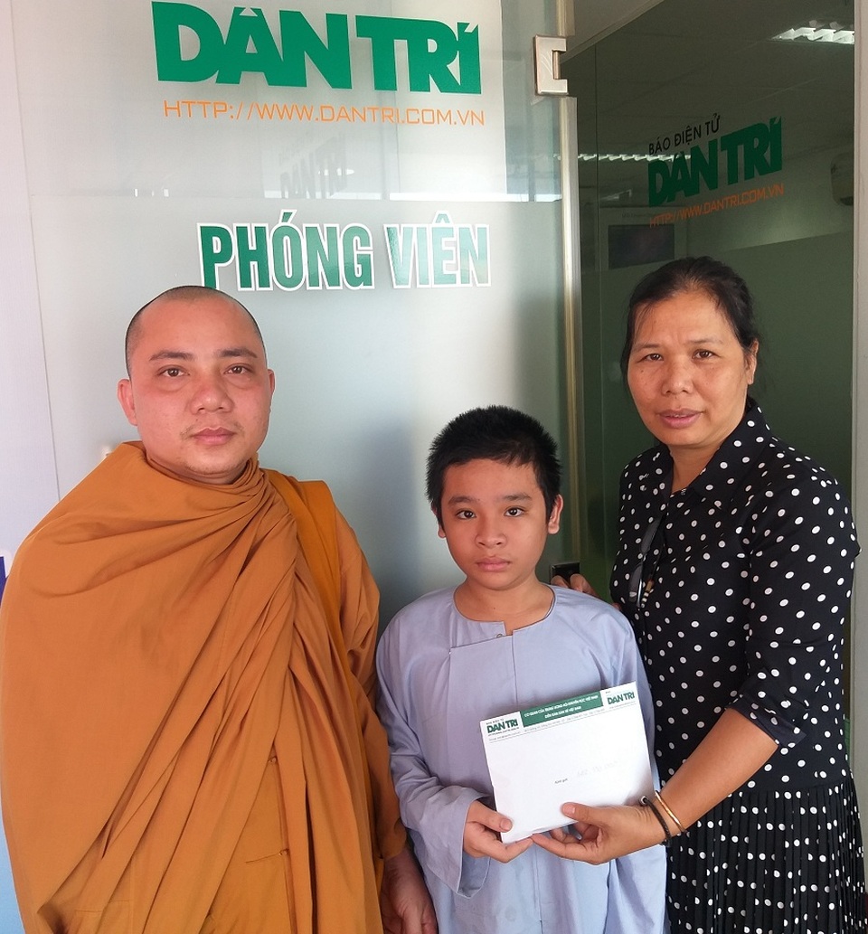 Bạn đọc giúp đỡ cậu bé bị điếc sống trong chùa Hồng Quang số tiền hơn 126 triệu đồng - 1 Bạn đọc giúp đỡ cậu bé bị điếc sống trong chùa Hồng Quang số tiền hơn 126 triệu đồng - 1
