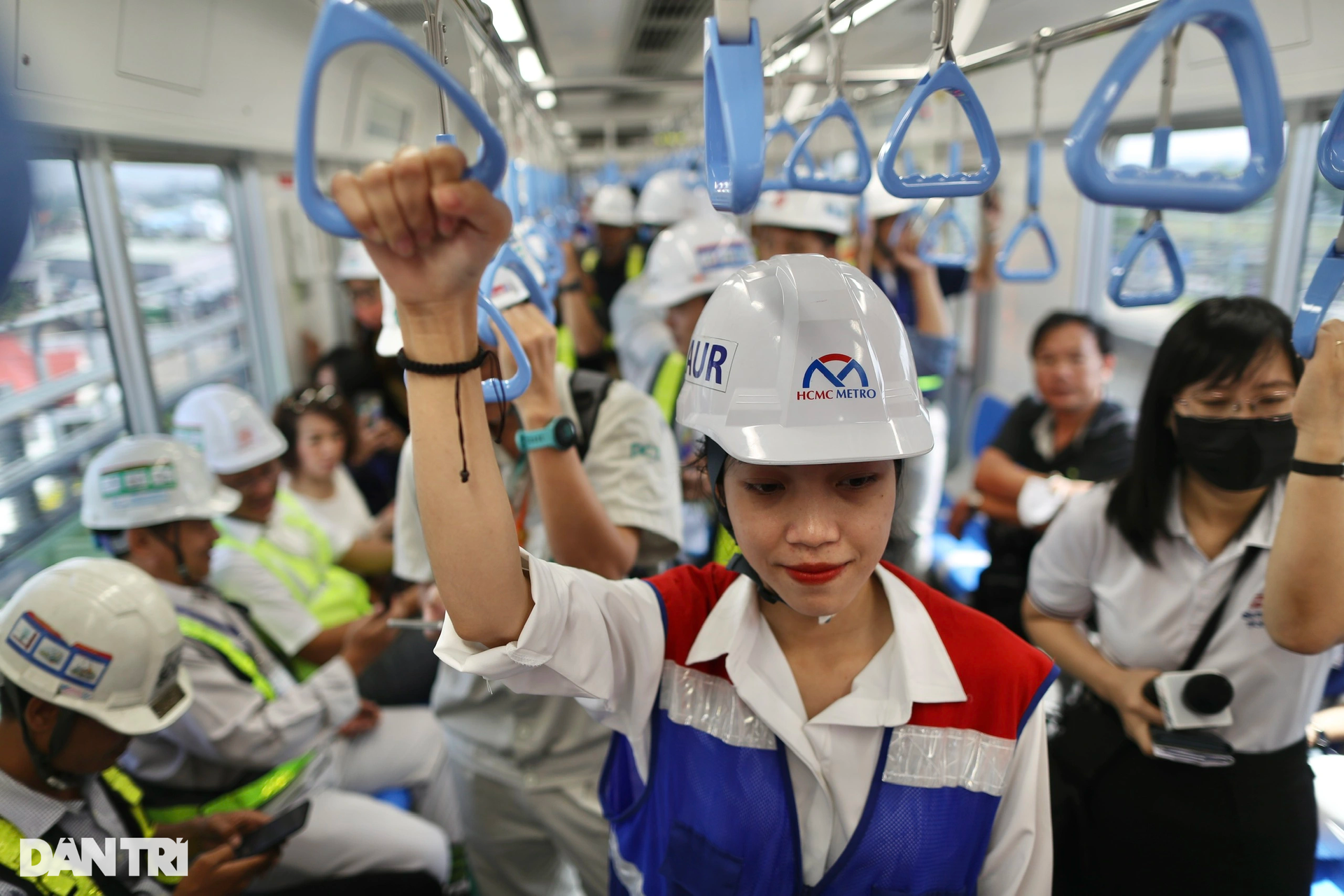 Người dân TPHCM hào hứng thử nghiệm tàu metro số 1 Bến Thành - Suối Tiên - 10 Người dân TPHCM hào hứng thử nghiệm tàu metro số 1 Bến Thành - Suối Tiên - 10