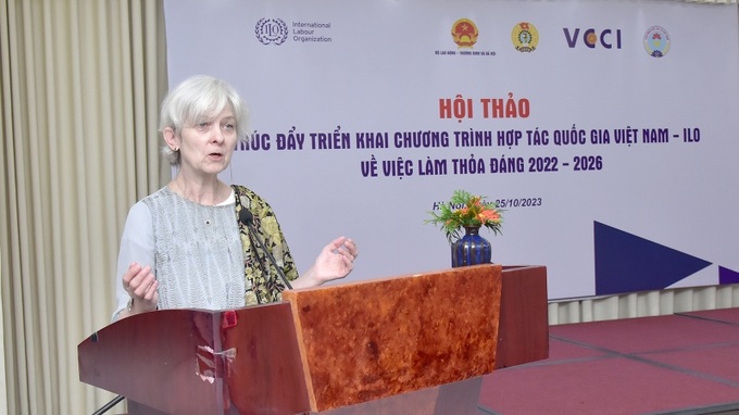Bà Ingrid Christensen, Giám đốc Văn phòng ILO Việt Nam đề cập đến 3 trụ cột và vấn đề ưu tiên về việc làm thỏa đáng ở Việt Nam