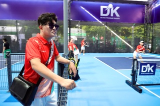 Minh Quân, Khánh Linh rạng rỡ cổ vũ dàn nghệ sĩ ở giải pickleball Dân trí - 5