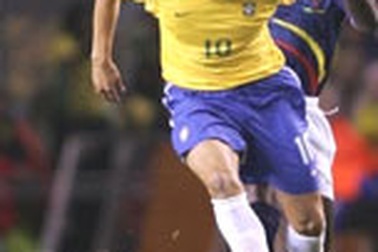 Brazil tiếp tục bất bại dưới "triều đại" Dunga