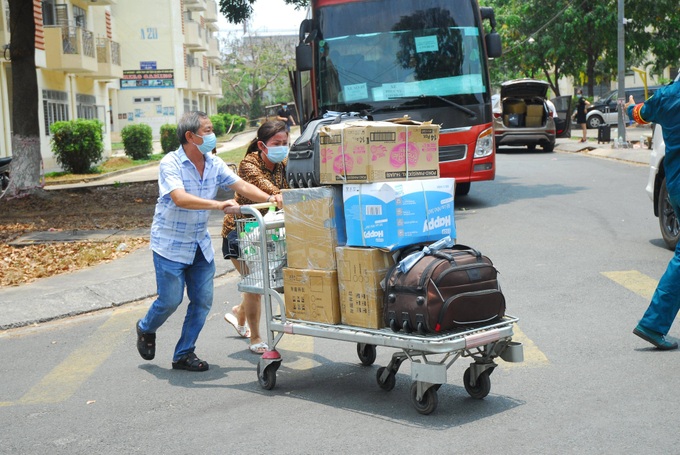 Hơn 1.300 người rời KTX Đại học Quốc gia TP.HCM sau khi hoàn thành cách ly - Ảnh 9.