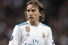 Luka Modric bị chặn đường rời khỏi Real Madrid