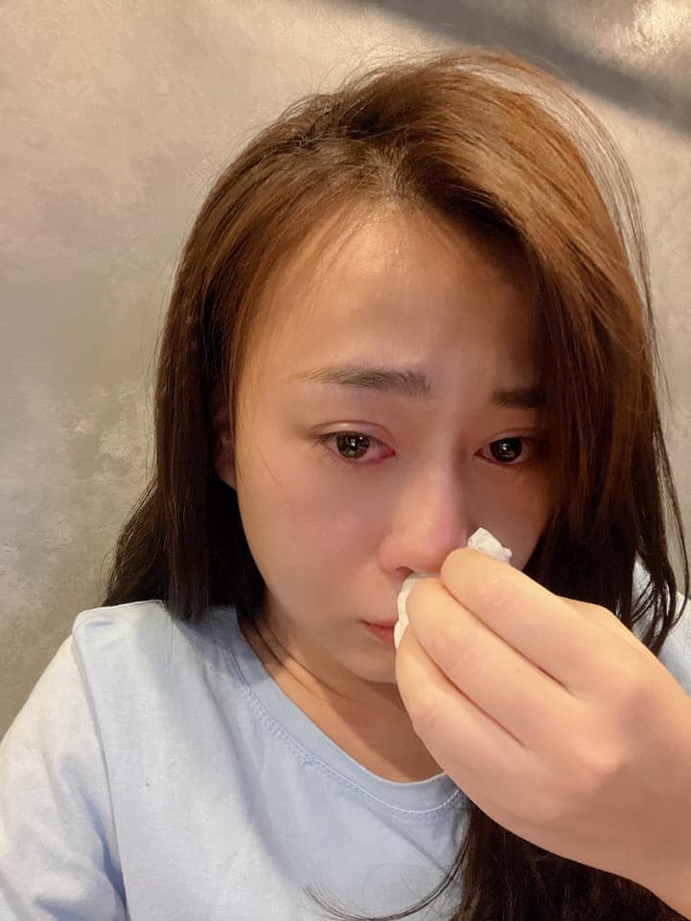 Phương Oanh khóc sướt mướt khi xem lại cảnh Nam nhận ông Sinh là bố đẻ - 2 Phương Oanh khóc sướt mướt khi xem lại cảnh Nam nhận ông Sinh là bố đẻ - 2