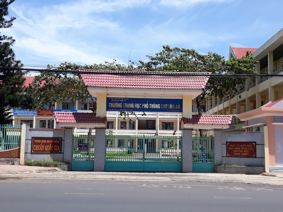Kỷ luật khiển trách Hiệu trưởng tự ý tổ chức dạy tăng tiết thu tiền - 2 Kỷ luật khiển trách Hiệu trưởng tự ý tổ chức dạy tăng tiết thu tiền - 2