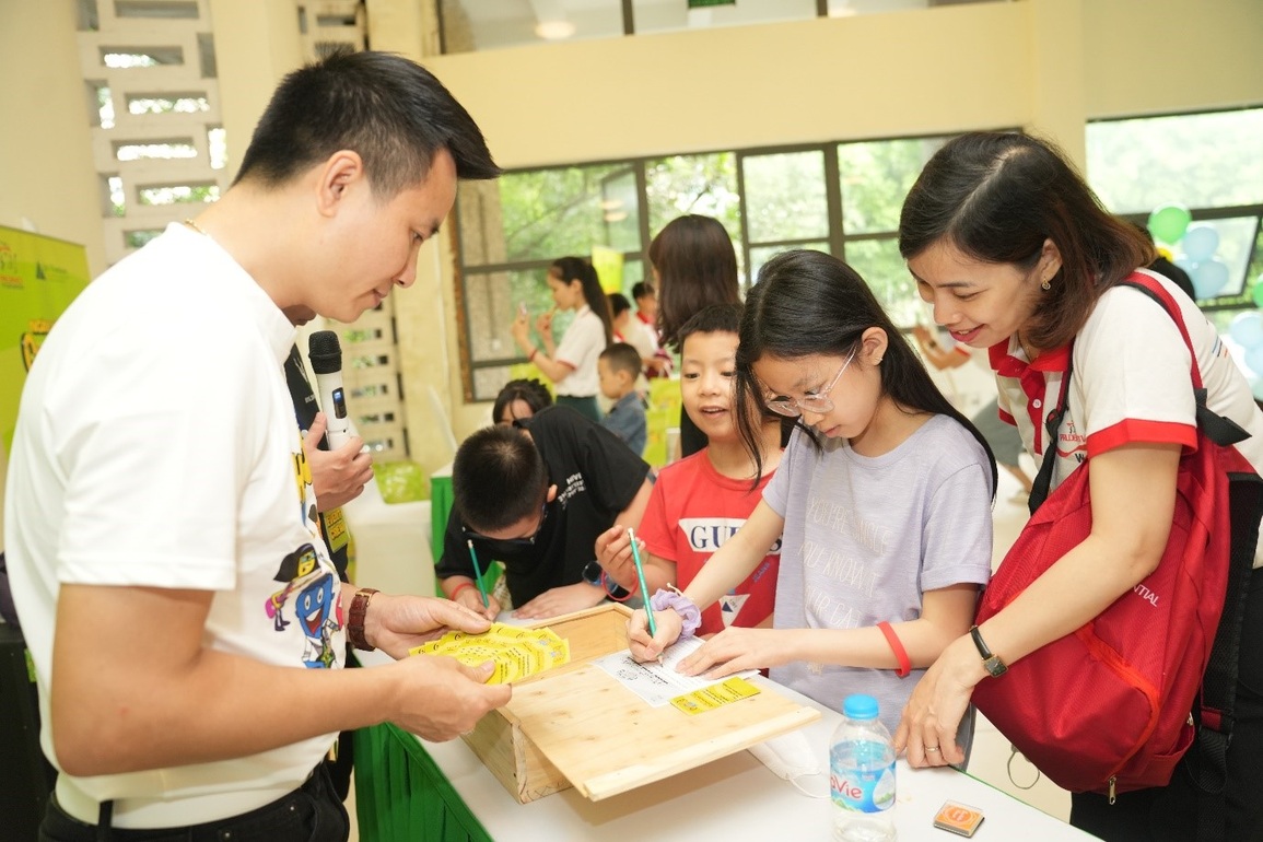 Rộn ràng Ngày hội Cha-Ching trang bị kỹ năng quản lý tiền cho trẻ em Việt Nam - 2 Rộn ràng Ngày hội Cha-Ching trang bị kỹ năng quản lý tiền cho trẻ em Việt Nam - 2