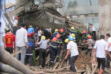 Ảnh hiện trường vụ sập sảnh khách sạn cao tầng