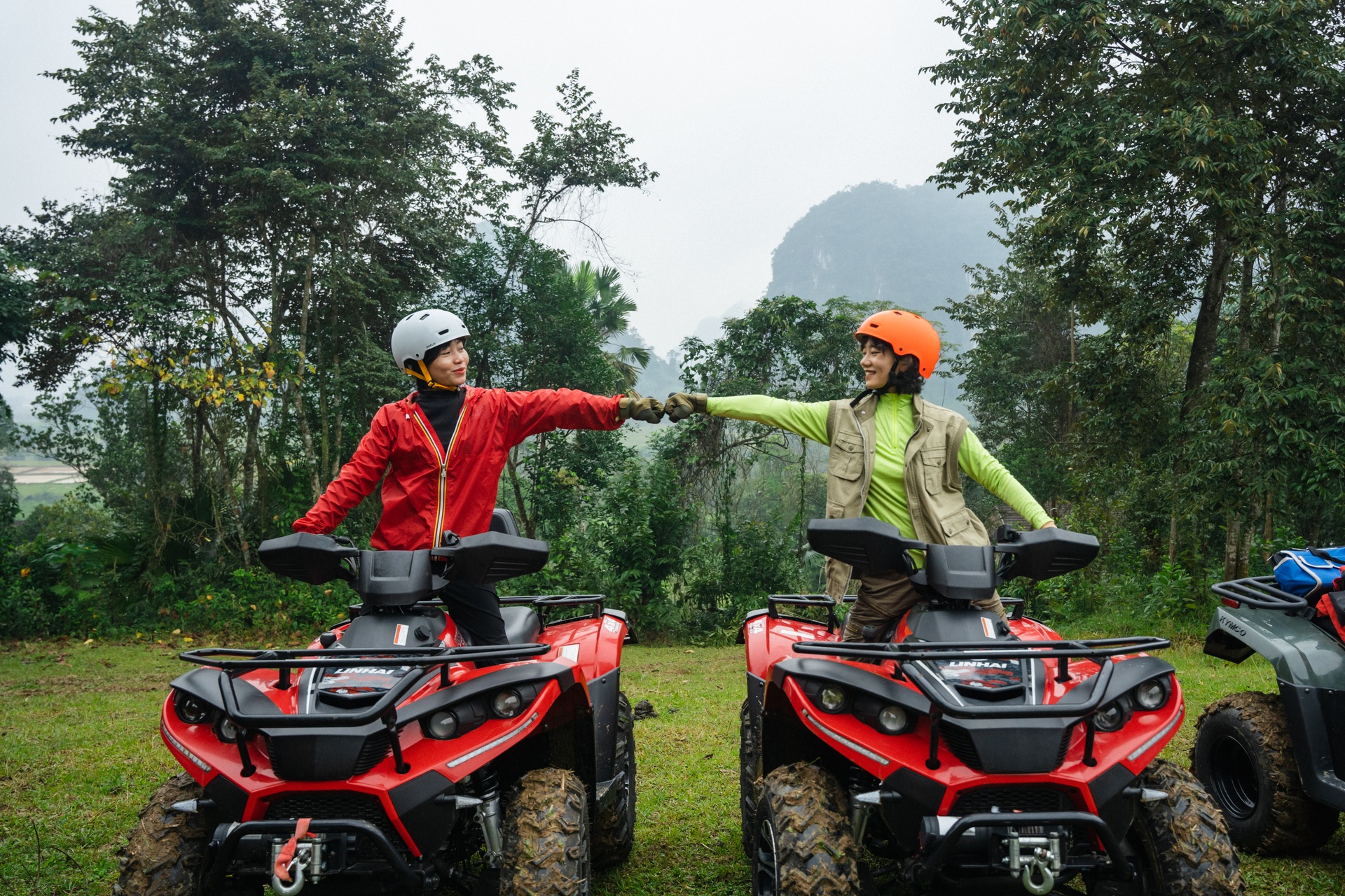 Độc đáo tour lái xe mạo hiểm giữa rừng, khám phá nhà Kong ở Quảng Bình - 6 Độc đáo tour lái xe mạo hiểm giữa rừng, khám phá nhà Kong ở Quảng Bình - 6