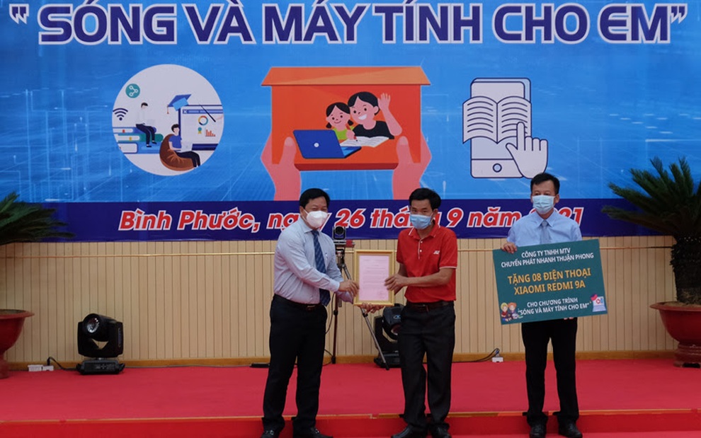 Trên chặng đường vận chuyển - lan tỏa yêu thương của cộng đồng doanh nghiệp - 3 Trên chặng đường vận chuyển - lan tỏa yêu thương của cộng đồng doanh nghiệp - 3