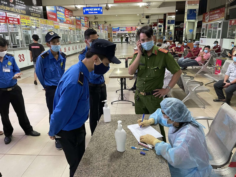 Hỏa tốc mở rộng xét nghiệm truy tìm ổ dịch Covid-19 ngoài cộng đồng - 4 Hỏa tốc mở rộng xét nghiệm truy tìm ổ dịch Covid-19 ngoài cộng đồng - 4