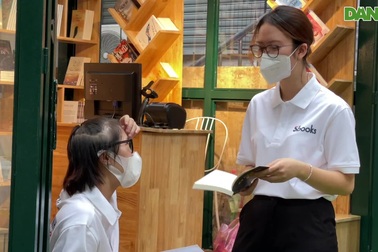 Đường sách TPHCM trong ngày đầu mở cửa trở lại