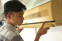 Giáp hè, nghề "kiếm cơm treo vách tường" lại tất bật tại Hà Nội