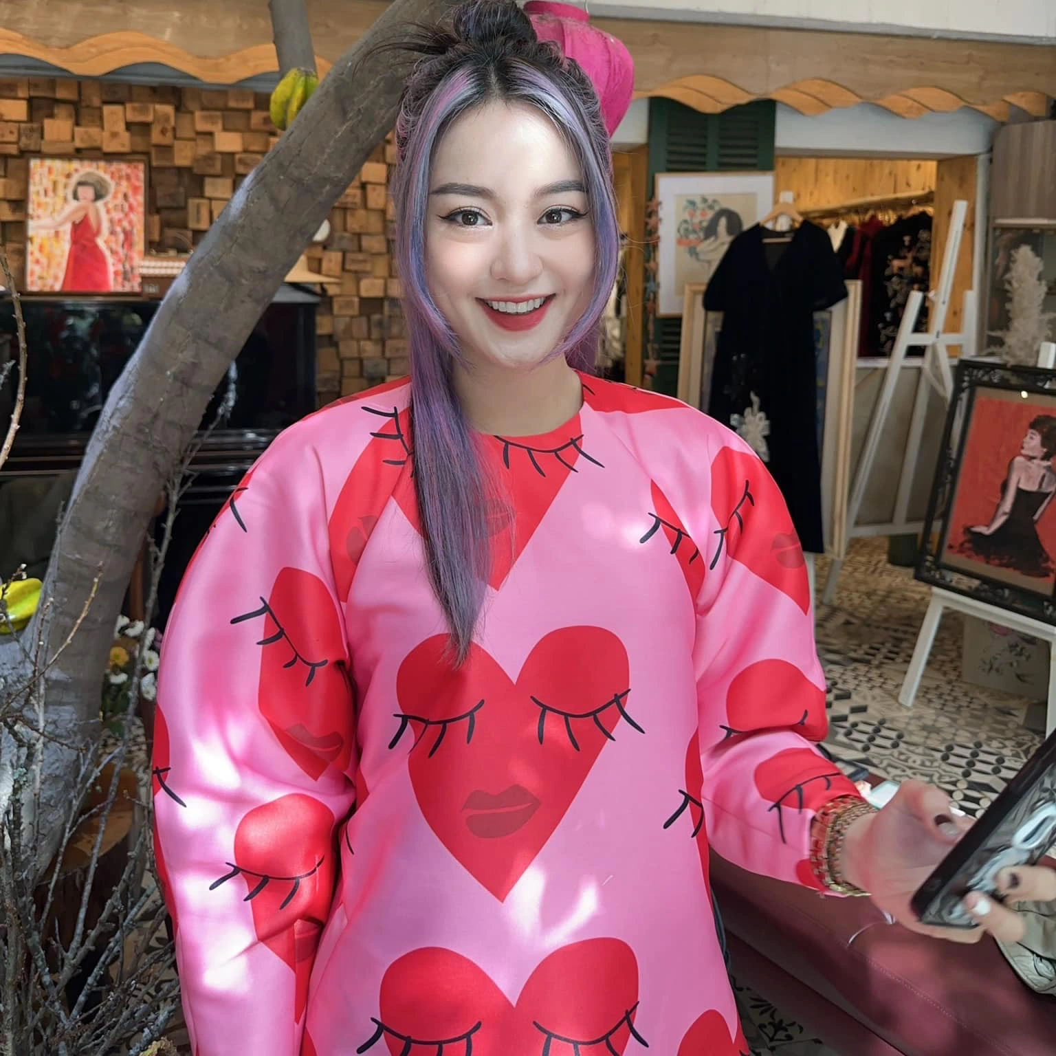 MC Mai Ngoc ile aynı dönemde sahne alan Hanoi'li güzel kızlar şimdi ne yapıyor? - 5 Dàn hot girl Hà thành cùng thời với MC Mai Ngọc giờ ra sao? - 5