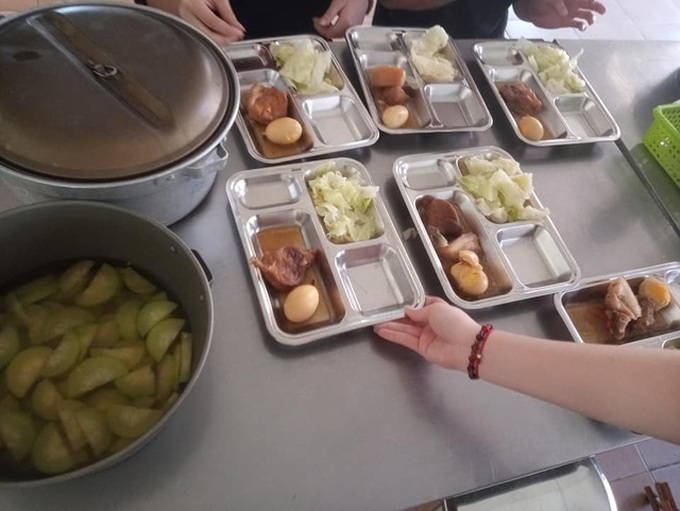 Những suất cơm nhìn là muốn ăn trong các khu cách ly Covid-19 tại Việt Nam: Ngon hơn cả cơm nhà, hội tụ đủ tinh hoa ẩm thực! - Ảnh 9. Những suất cơm nhìn là muốn ăn trong các khu cách ly Covid-19 tại Việt Nam: Ngon hơn cả cơm nhà, hội tụ đủ tinh hoa ẩm thực! - Ảnh 9.