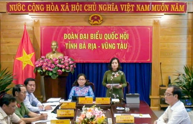 Đại biểu Huỳnh Thị Phúc chất vấn về giải pháp ngăn chặn tín dụng đen