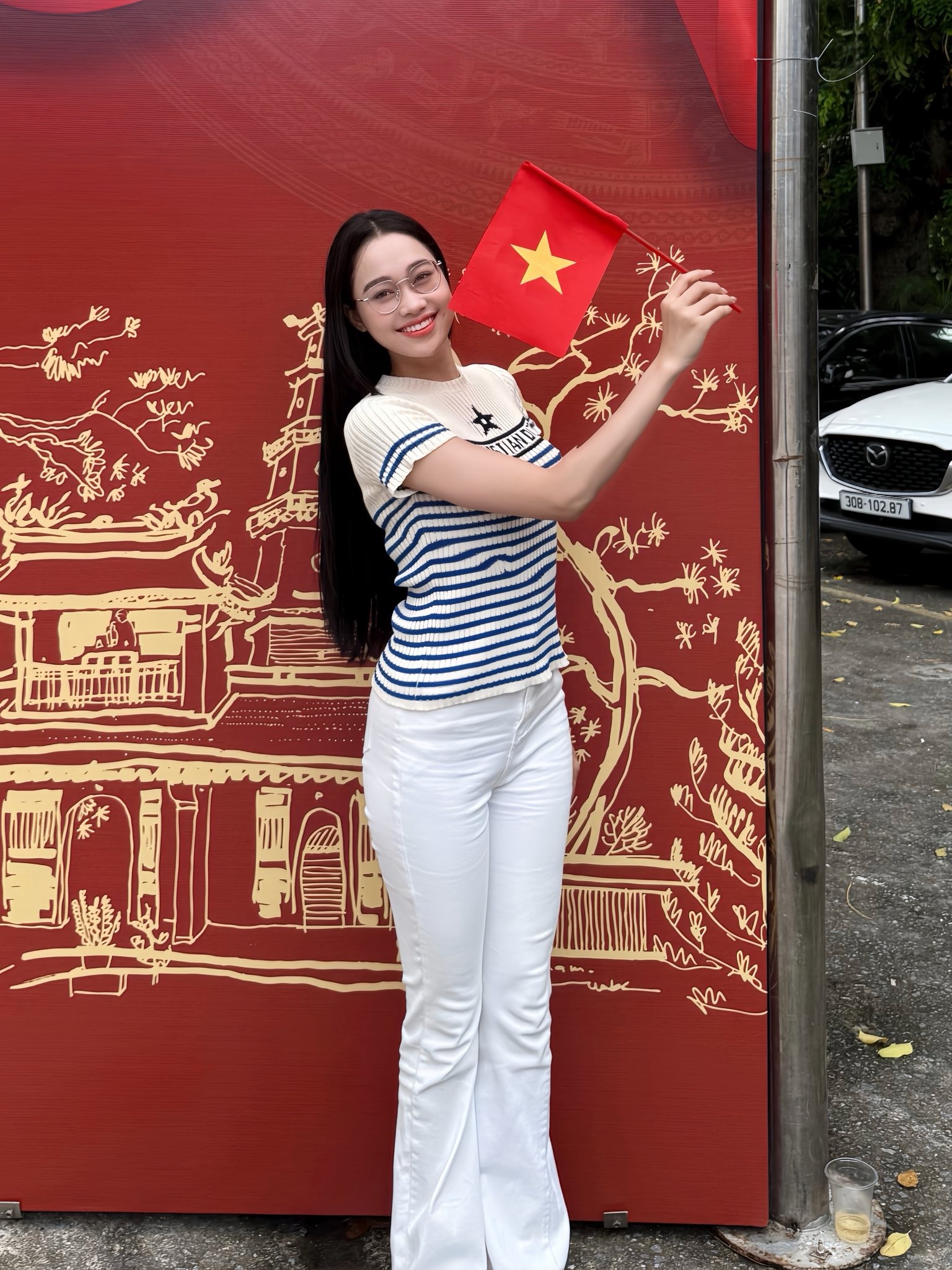 Hoa hậu sinh năm 2005 góp mặt trong lễ diễu binh, diễu hành 2/9 là ai? - 1