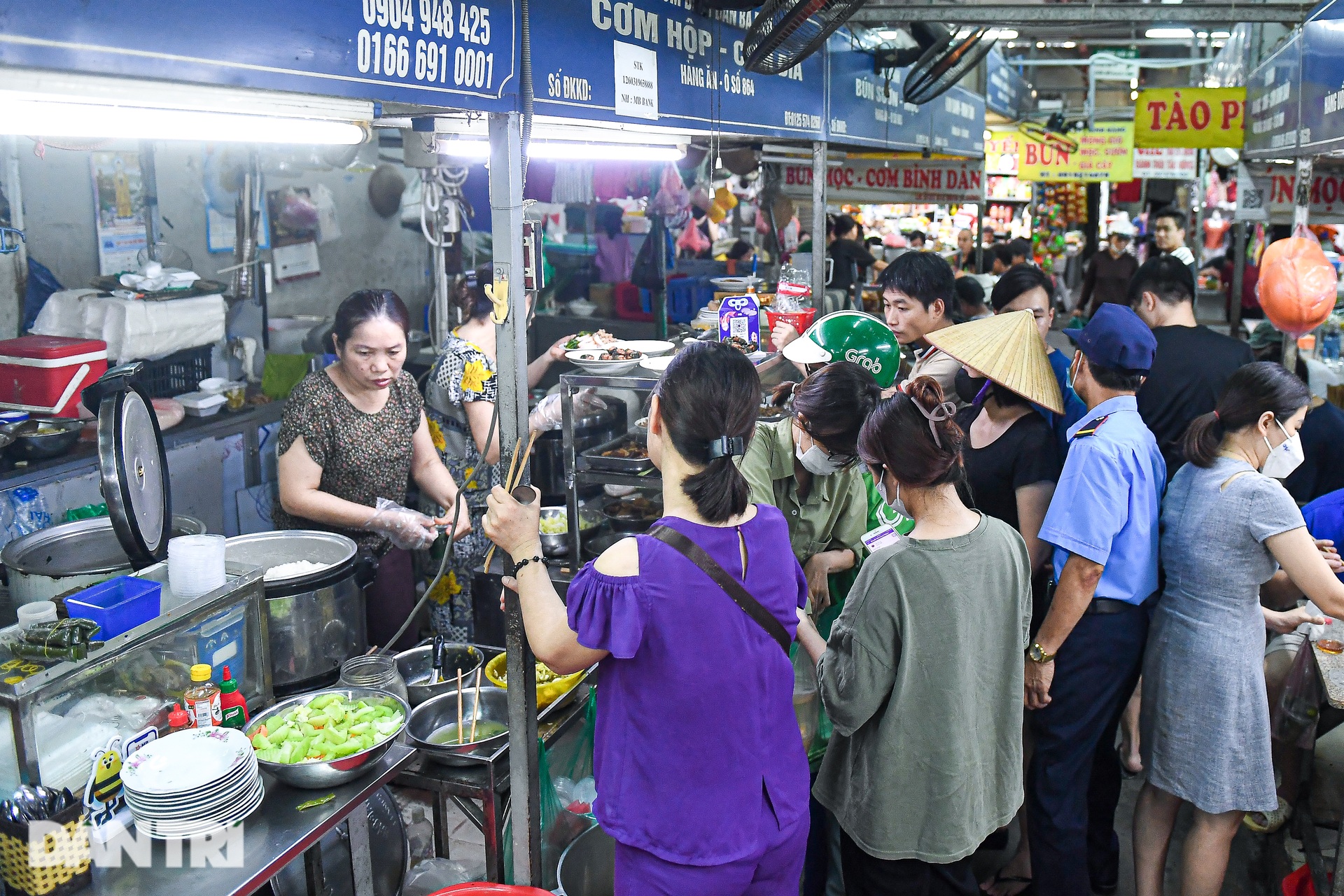 Bên trong khu chợ trăm tuổi của Hà Nội được đưa xuống lòng đất - 4 Bên trong khu chợ trăm tuổi của Hà Nội được đưa xuống lòng đất - 4