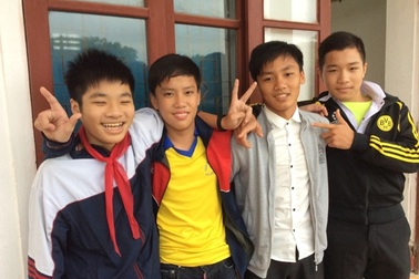 Nhóm học sinh nhặt được của rơi, tìm người trả lại