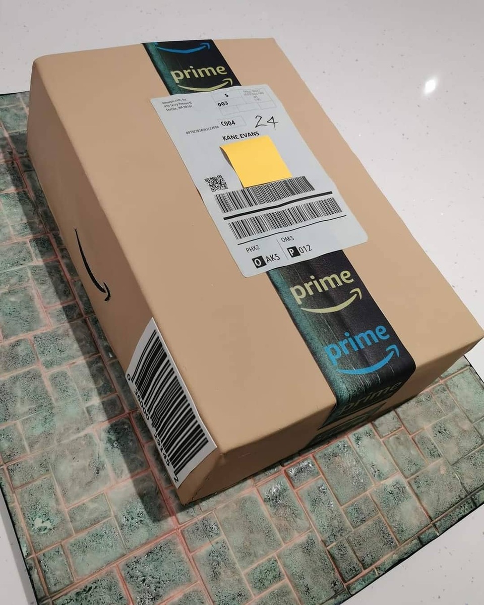 Nghiện shopping online, chàng trai được mẹ tặng món quà sinh nhật bất ngờ - 1 Nghiện shopping online, chàng trai được mẹ tặng món quà sinh nhật bất ngờ - 1