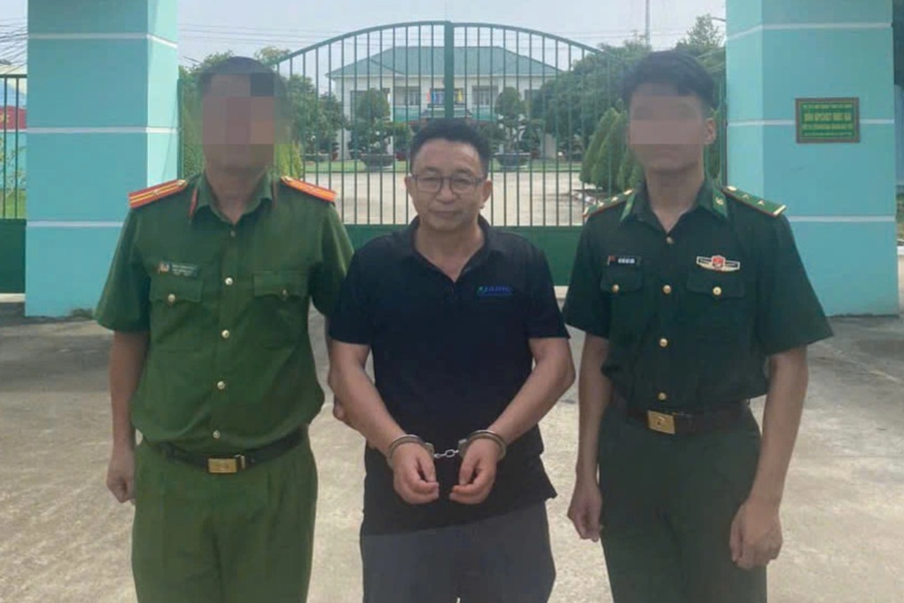 Công an Bình Dương bắt người đàn ông Trung Quốc sau 8 năm trốn truy nã - 1 Công an Bình Dương bắt người đàn ông Trung Quốc sau 8 năm trốn truy nã - 1