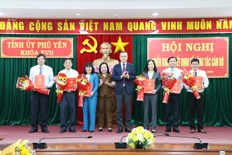 Phú Yên điều động, phân công, bổ nhiệm 19 cán bộ chủ chốt - 2 Phú Yên điều động, phân công, bổ nhiệm 19 cán bộ chủ chốt - 2