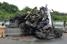 Dân bất an vì hàng loạt vụ lật xe trên cầu Phú Mỹ