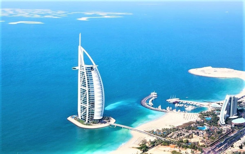 Choáng ngợp khách sạn 7 sao dát vàng 24k xa xỉ bậc nhất ở Dubai - 1 Choáng ngợp khách sạn 7 sao dát vàng 24k xa xỉ bậc nhất ở Dubai - 1