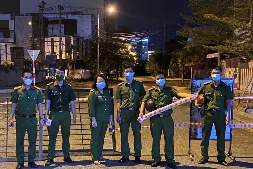 Nữ cán bộ chống dịch: Con công an, ba mẹ trực chiến, ở nhà tự chăm nhau - 3 Nữ cán bộ chống dịch: Con công an, ba mẹ trực chiến, ở nhà tự chăm nhau - 3