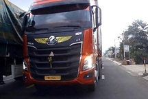 Trích xuất hình ảnh xe đầu kéo đi ngược chiều, gửi cảnh sát xử lý