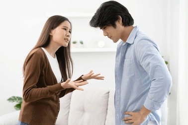 Tôi thẳng tay tát chồng vì... bị đòi 200.000 đồng