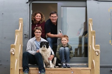 Chi tiền tỷ để biến máy bay quân sự thành... phòng nghỉ