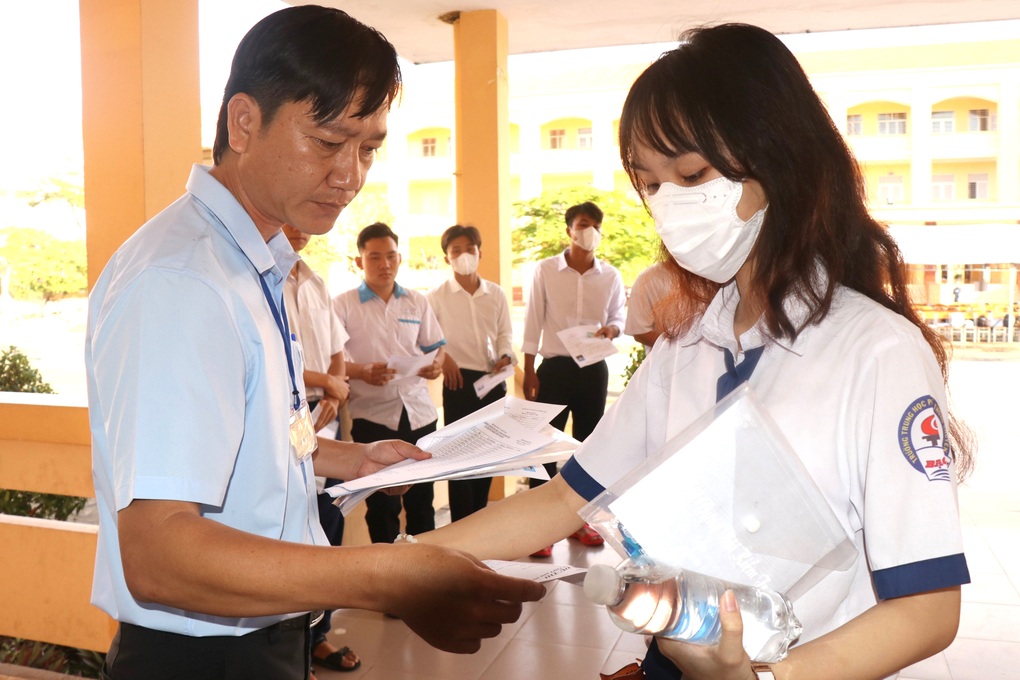 Tỷ lệ đỗ tốt nghiệp của Bạc Liêu, Cà Mau, Sóc Trăng đạt trên 99,2% - 1 Tỷ lệ đỗ tốt nghiệp của Bạc Liêu, Cà Mau, Sóc Trăng đạt trên 99,2% - 1
