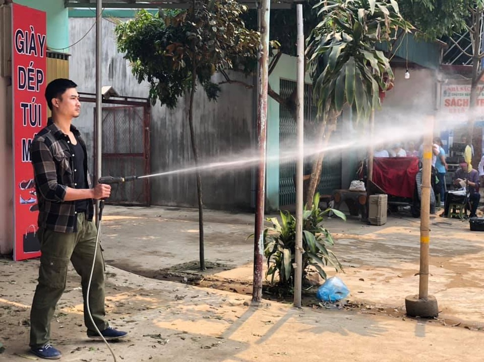 Diễn viên Duy Hưng liên tục xin lỗi bạn diễn vì cảnh quay đáng nhớ - 3