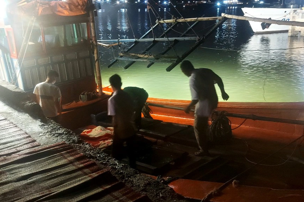 Tìm thấy thi thể người mẹ trẻ ôm con 4 tuổi nhảy cầu - 1 Tìm thấy thi thể người mẹ trẻ ôm con 4 tuổi nhảy cầu - 1