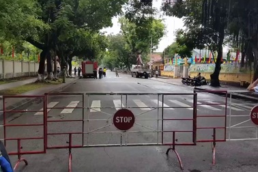 Chặn 4 ngã đường để cưỡng chế khu nhà, đất số 62 đường Nguyễn Huệ, TP Huế