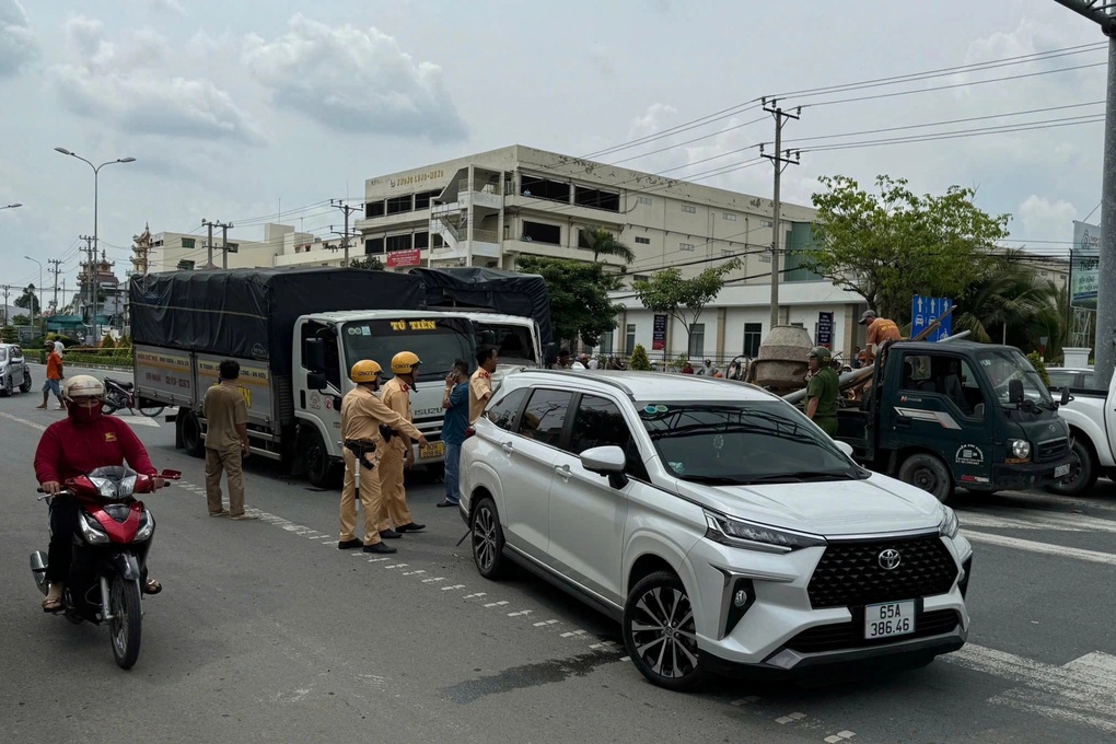 Bắt nghi phạm trộm xe tải, gây tai nạn liên tiếp náo loạn đường phố Cần Thơ - 2 Bắt nghi phạm trộm xe tải, gây tai nạn liên tiếp náo loạn đường phố Cần Thơ - 2