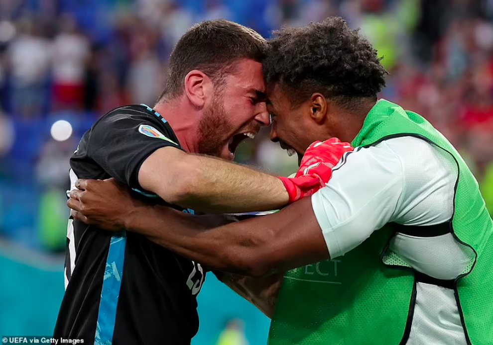 Nước mắt tuyển Thụy Sỹ sau loạt luân lưu kỳ lạ với Tây Ban Nha - 9 Nước mắt tuyển Thụy Sỹ sau loạt luân lưu kỳ lạ với Tây Ban Nha - 9