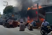 3 cửa hàng ở Bình Phước bốc cháy chiều mùng 1 Tết Ất Tỵ