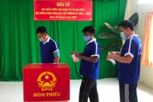 "Cầm lá phiếu đi bầu cử mới biết rằng mình còn được quan tâm"