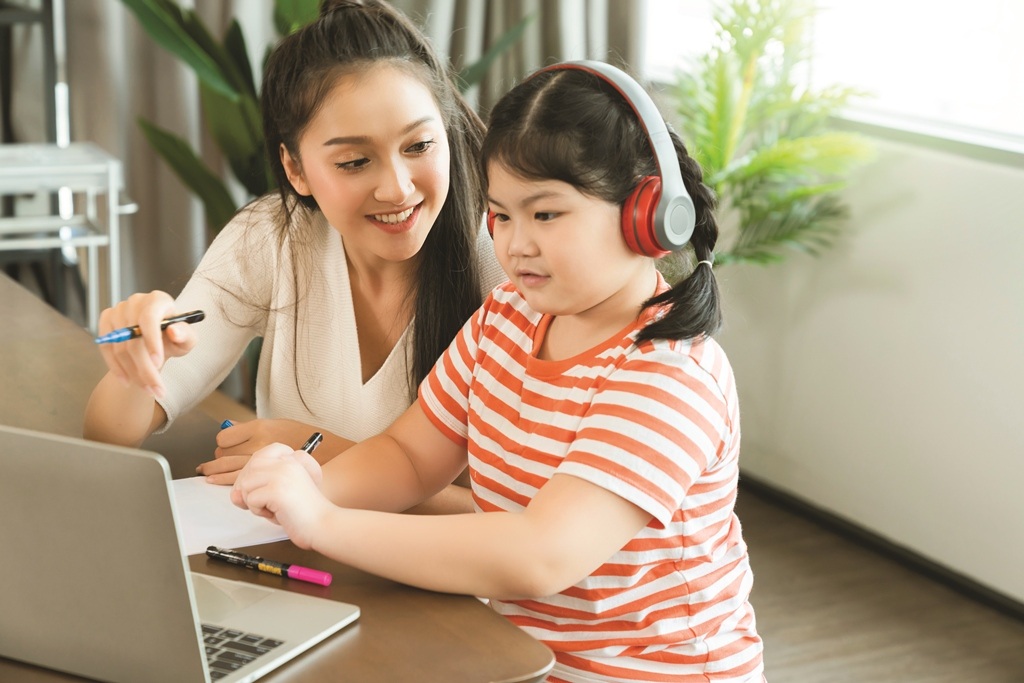 asian-mother-enjoy-teach-explain-homework-child-daughter-online-study-during-homeschooling-home-home-quarantine-online-learning-new-normal-lifestyle.jpg asian-mother-enjoy-teach-explain-homework-child-daughter-online-study-during-homeschooling-home-home-quarantine-online-learning-new-normal-lifestyle.jpg