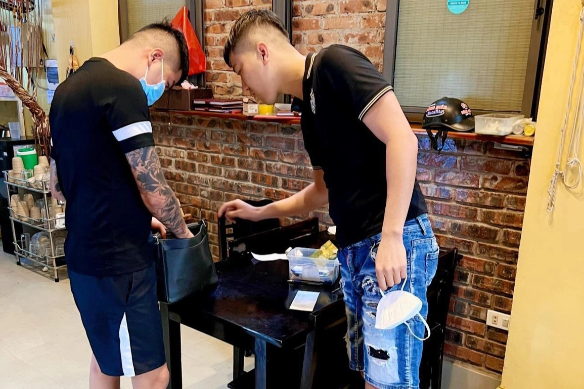 Đi du lịch mang theo cả tỷ đồng mua đất rồi bỏ quên ở quán cơm - 2 Đi du lịch mang theo cả tỷ đồng mua đất rồi bỏ quên ở quán cơm - 2